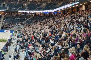 Stående ovationer från publiken i Friends Arena